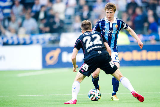 Djurgårdens Simon Tibbling utmanar IFK Göteborgs Adam