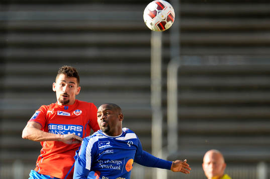 Helsingborgs Loret Sadiku och Åtvidabergs John Owoeri