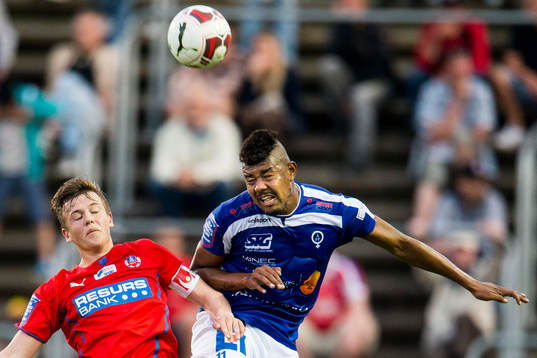 Helsingborgs Alexander Achinioti Jönsson i nickduell med