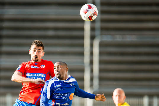 Helsingborgs Loret Sadiku och Åtvidabergs John Owoeri