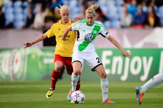 Tyresös Caroline Seger  och Wolfsburgs Lena Goessling