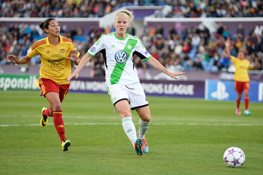 Tyresös Christen Press och Wolfsburgs Nilla Fischer