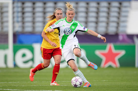 Tyresös Whitney Engen och Wolfsburgs Alexandra Popp