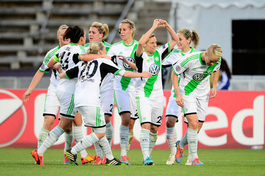 Wolfsburgs Martina Müller jublar