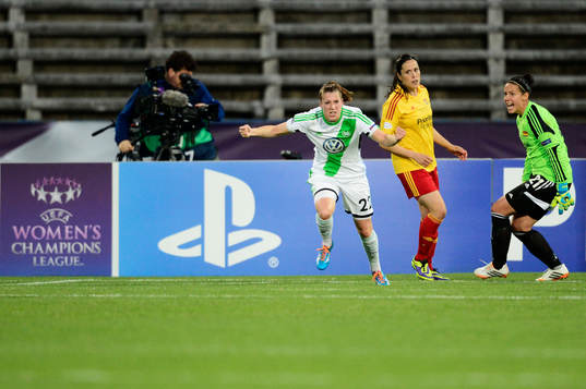 Wolfsburgs Verena Faisst jublar