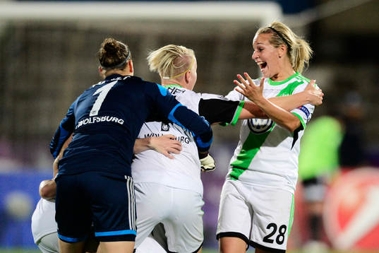 Wolfsburgs målvakt Almuth Schult, Nilla Fischer och Lena