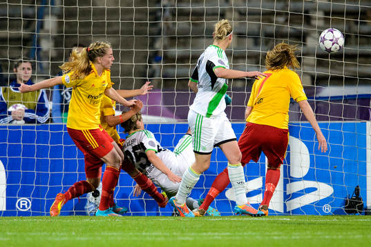 Wolfsburgs Martina Müller gör 3-4