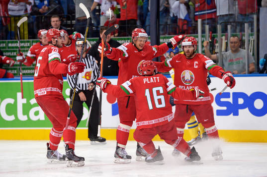 Vitrysslands Geoff Platt jublar