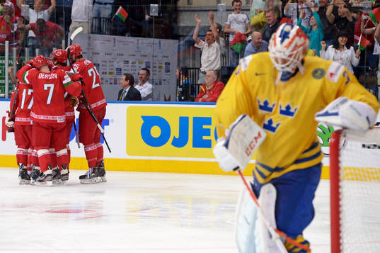 Sveriges målvakt Anders Nilsson deppar