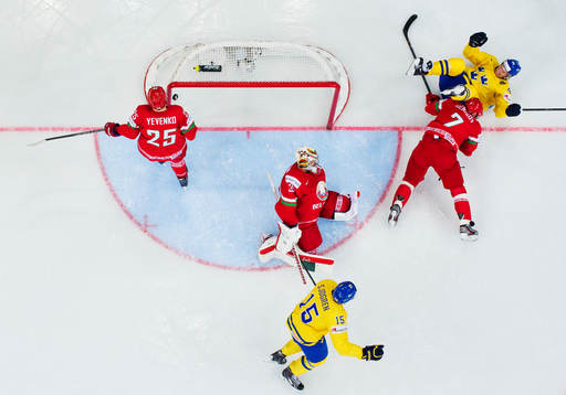Sveriges Mattias Sjögren och Nicklas Danielsson jublar