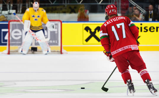 Vitrysslands Alexei Kalyuzhny åker fram för att skjuta en