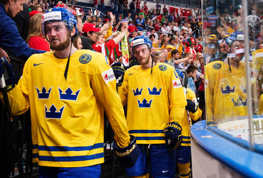 Sveriges Tim Erixon och Mattias Ekholm lämnar isen