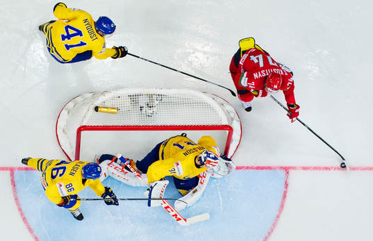 Sveriges Linus Klasen, Gustav Nyquist och målvakt Anders