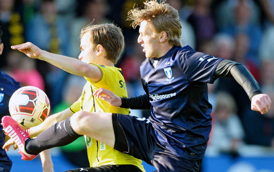Mjällbys Andreas Blomqvist och Malmö FFs Emil Forsberg i