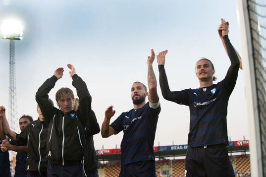 Matchhjälten Guillermo Molins och hans Malmö tackar