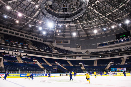Bläddra bland fler bilder av Ishockey-VM 2014, dag 15, träning Sverige