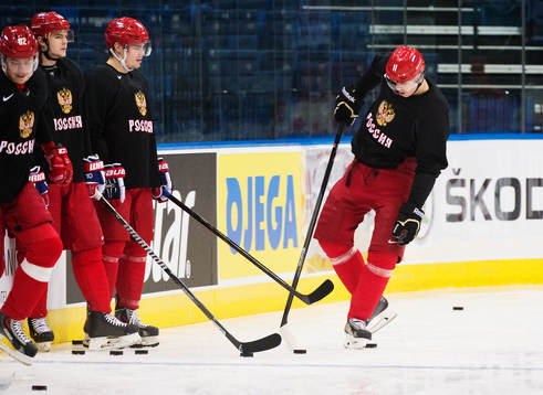 Yevgeni Malkin (t h) på Rysslands träning