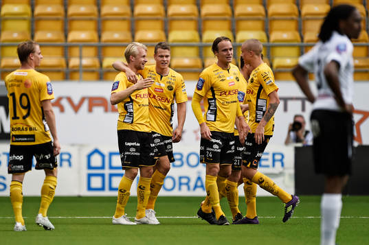 Elfsborgs Johan Larsson jublar