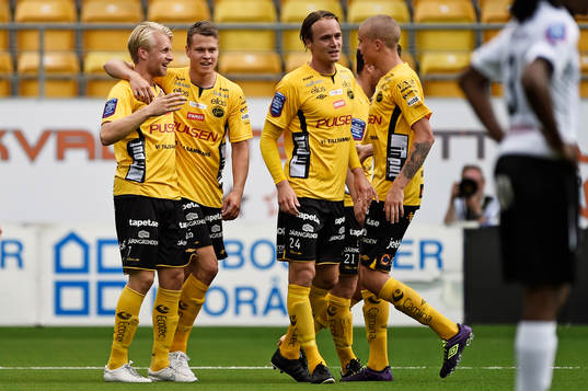 Elfsborgs Johan Larsson jublar