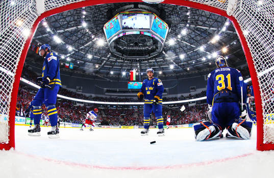Sveriges Tim Erixon, Mikael Backlund och målvakt Anders