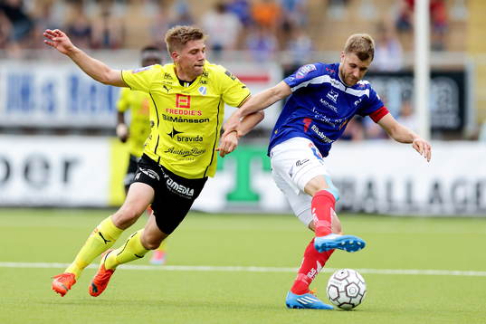Halmstads Mikael Boman och Åtvidabergs Daniel Hallingström