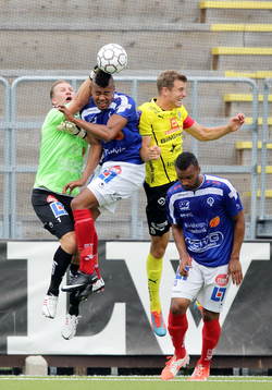 Åtvidabergs målvakt Henrik Gustavsson, Ricardo Santo,
