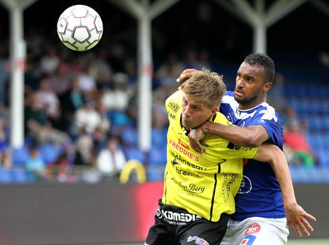 Halmstads Mikael Boman och Åtvidabergs Alberis Sérgio da