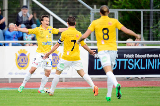 Falkenbergs Anton Wede jublar