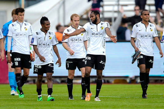 Häckens Nasiru Mohammed och Rene Makondele deppar