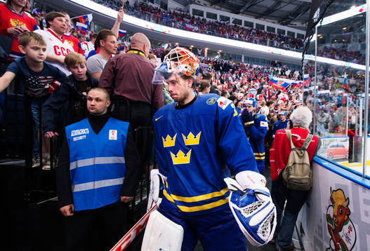 Sveriges målvakt Anders Nilsson deppar när han lämnar
