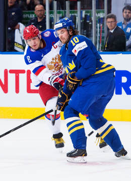 Rysslands Alexander Ovechkin skjuter ett skott förbi