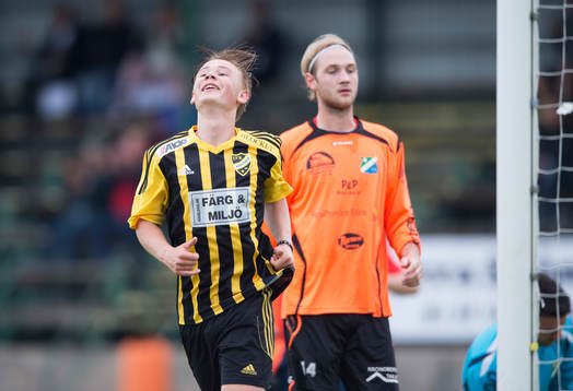 IFK Hässleholms 14-årige Theo Ekström har gjort 2-0 och