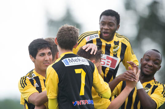 IFK Hässleholms 14-årige Theo Ekström har gjort 2-0 och