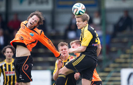 IFK Hässleholms Jesper Eliasson nickar in 3-0 i matchen i