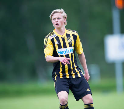IFK Hässleholms Philip Bengtsson i matchen i division 111