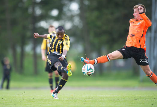 IFK Hässleholms Bright Frimpong  i matchen i division 111