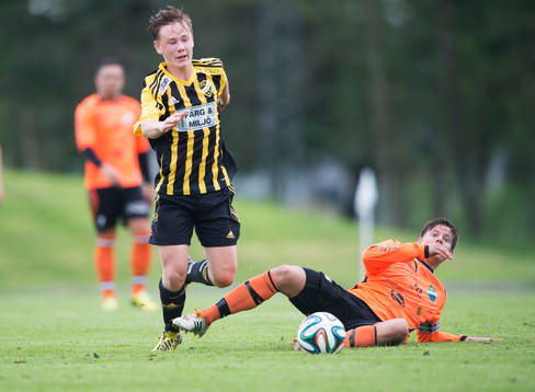 IFK Hässleholms 14-årige Theo Ekström i matchen i