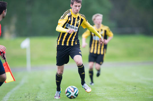 IFK Hässleholms Ilir Salja i matchen i division 111 mellan