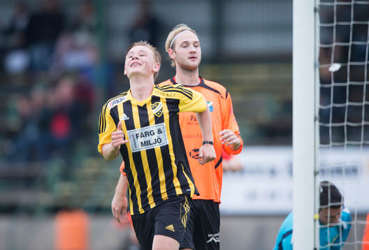 IFK Hässleholms 14-årige Theo Ekström har gjort 2-0 och