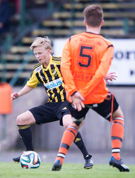 IFK Hässleholms Philip Bengtsson i matchen i division 111