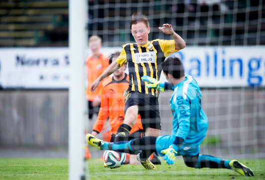 IFK Hässleholms 14-årige Theo Ekström gör 2-0 i matchen