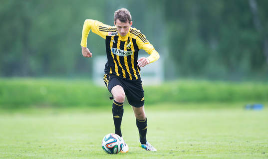 IFK Hässleholms Ilir Salja i matchen i division 111 mellan