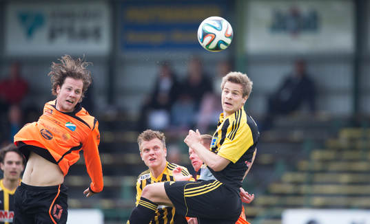 IFK Hässleholms Jesper Eliasson nickar in 3-0 i matchen i