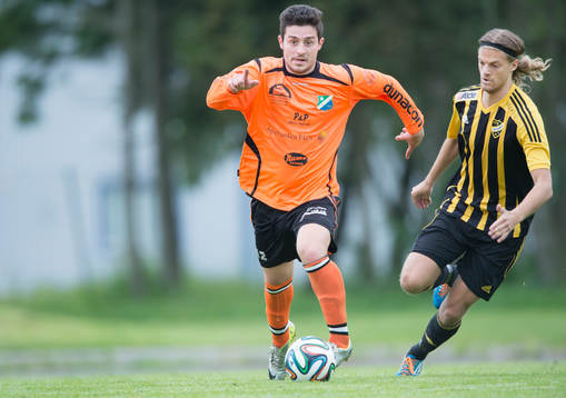 IFK Hässleholms Linus Karlsson i matchen i division 111