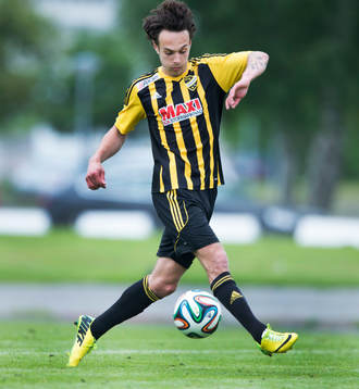 IFK Hässleholms Karim Al-Asi i matchen i division 111