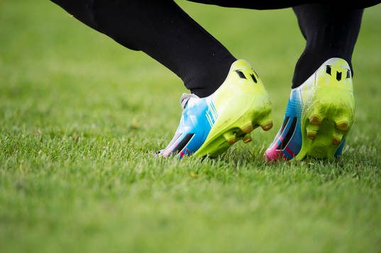 Fotbollsskor Adidas i matchen i division 111 mellan IFK