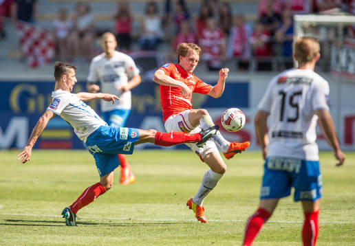 Helsingborgs Loret Sadiku och Kalmars Tor Øyvind Hovda