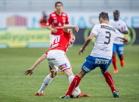 Kalmars Tobias Eriksson och Helsingborgs Loret Sadiku