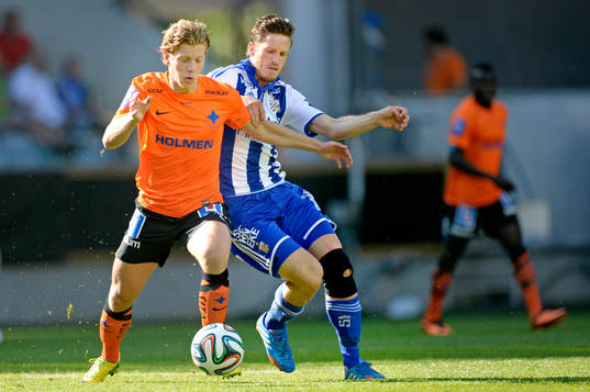 Norrköpings Alexander Fransson jagas av IFK Göteborgs