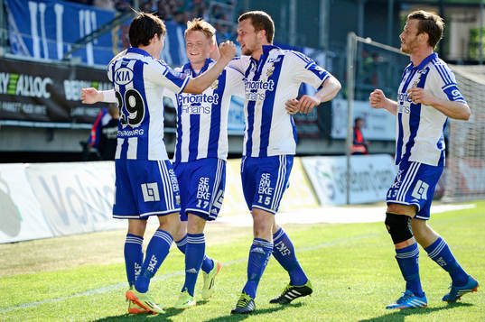 IFK Göteborgs Lasse Vibe firar han gjort 1-0 med